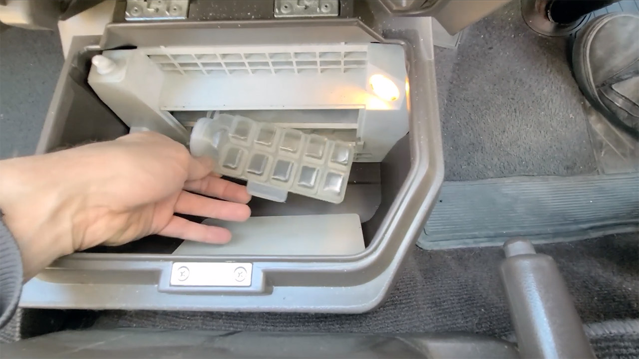 1991 Toyota LiteAce Minivan Fridge Ice Cube Maker