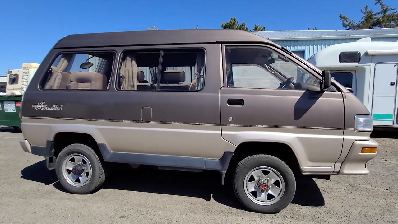 1991 Toyota LiteAce Minivan Fridge Ice Cube Maker