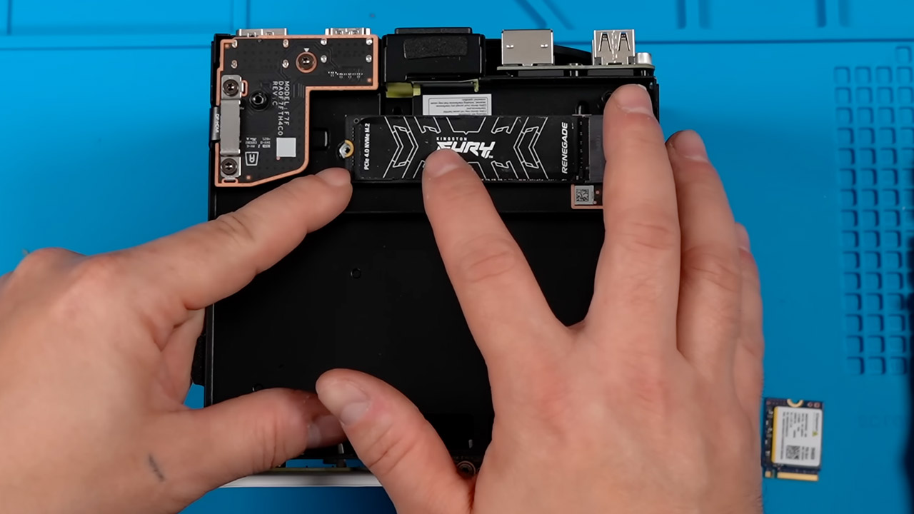 Valve Steam Machine Upgrade RAM SSD Teardown