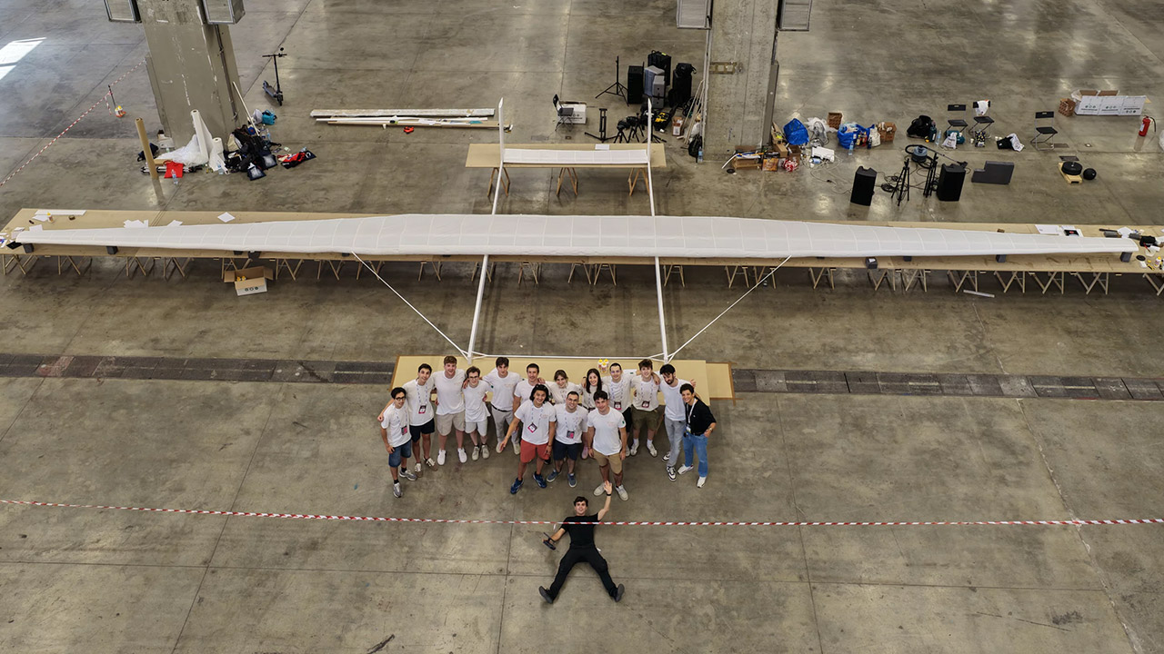 University of Pisa World's Largest Paper Airplane Guinness