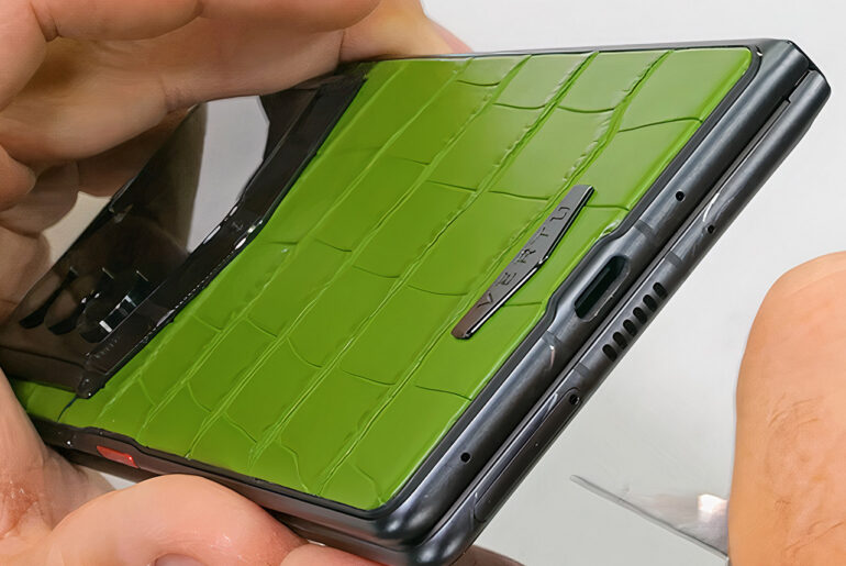 JerryRigEverything Vertu Alpha Fold Smartphone Teardown Test