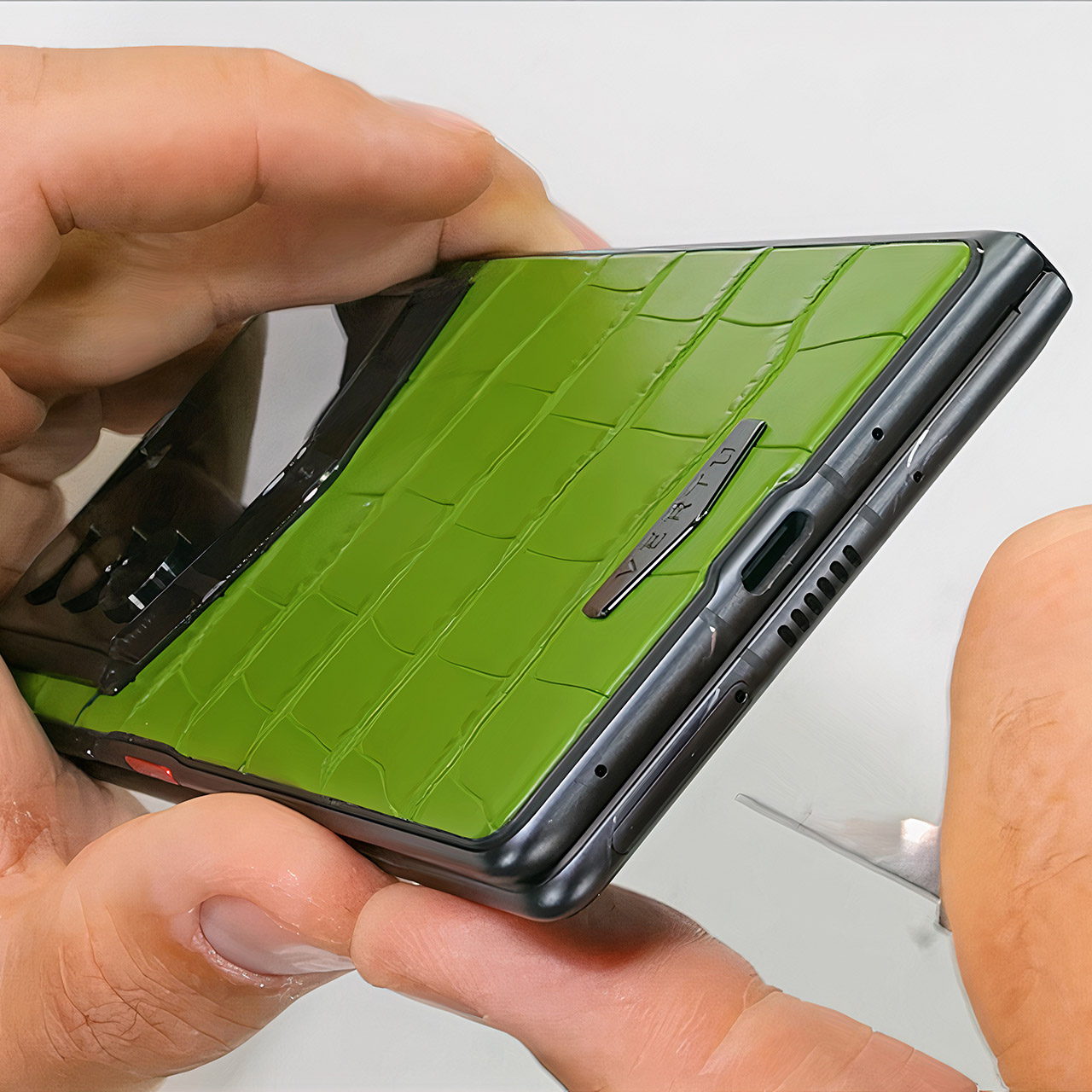 JerryRigEverything Vertu Alpha Fold Smartphone Teardown Test
