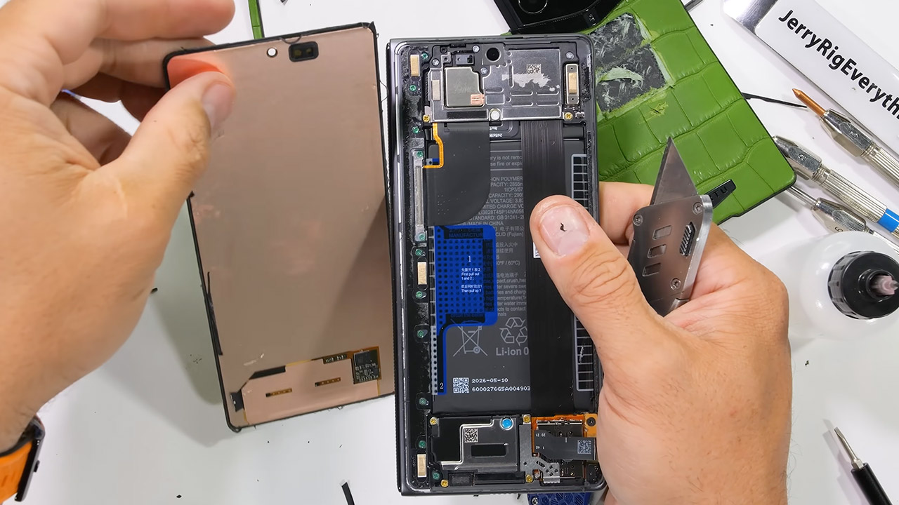 JerryRigEverything Vertu Fold Smartphone