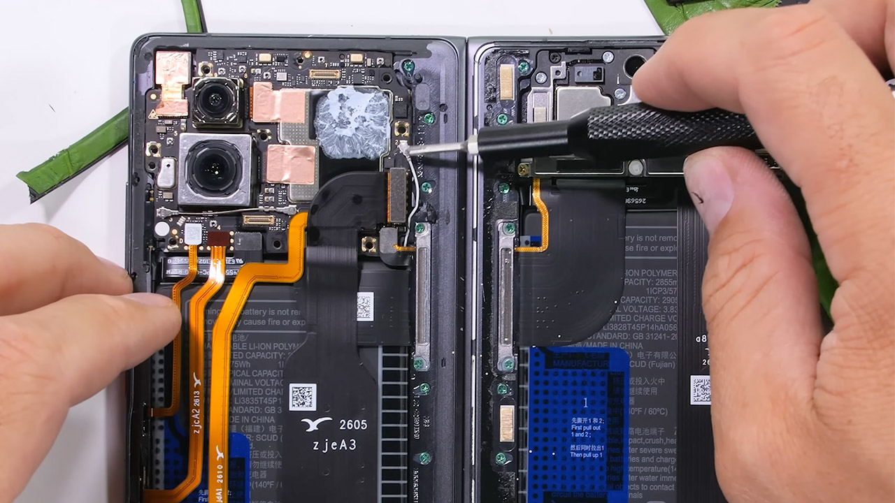 JerryRigEverything Vertu Fold Smartphone