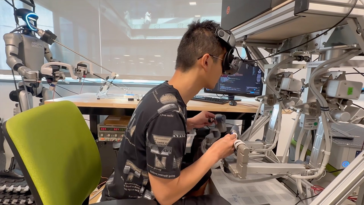 UCSD Humanoid Robots Perform Live Surgery