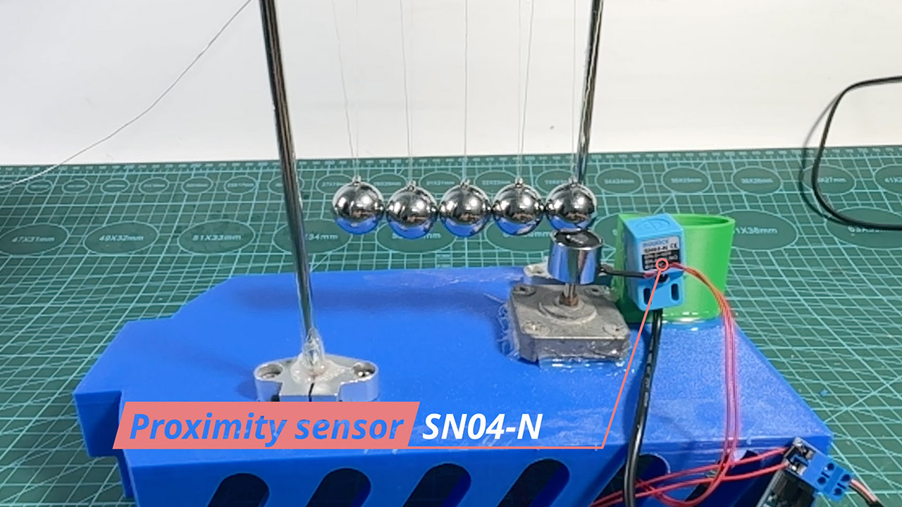Perpetual Newton's Cradle Never Stops