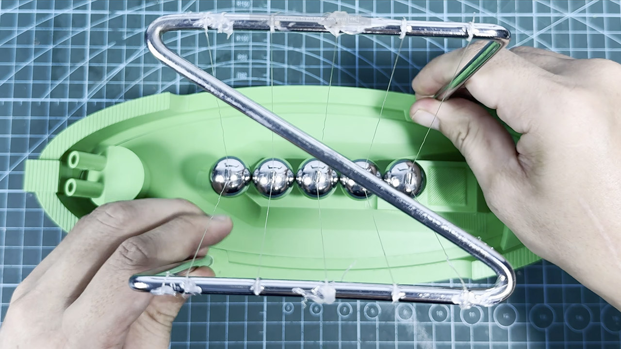 Perpetual Newton's Cradle Never Stops