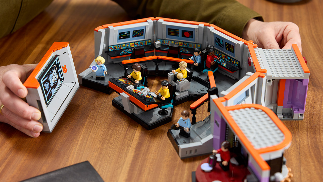LEGO Icons Star Trek USS Enterprise NCC 1702 Bridge 11385 Set