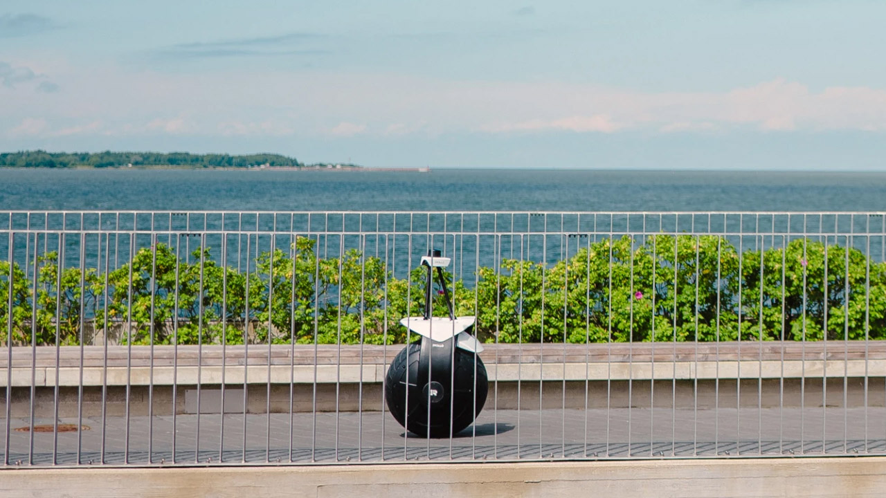 1ROLLO Autonomous Monowheel Security Robot