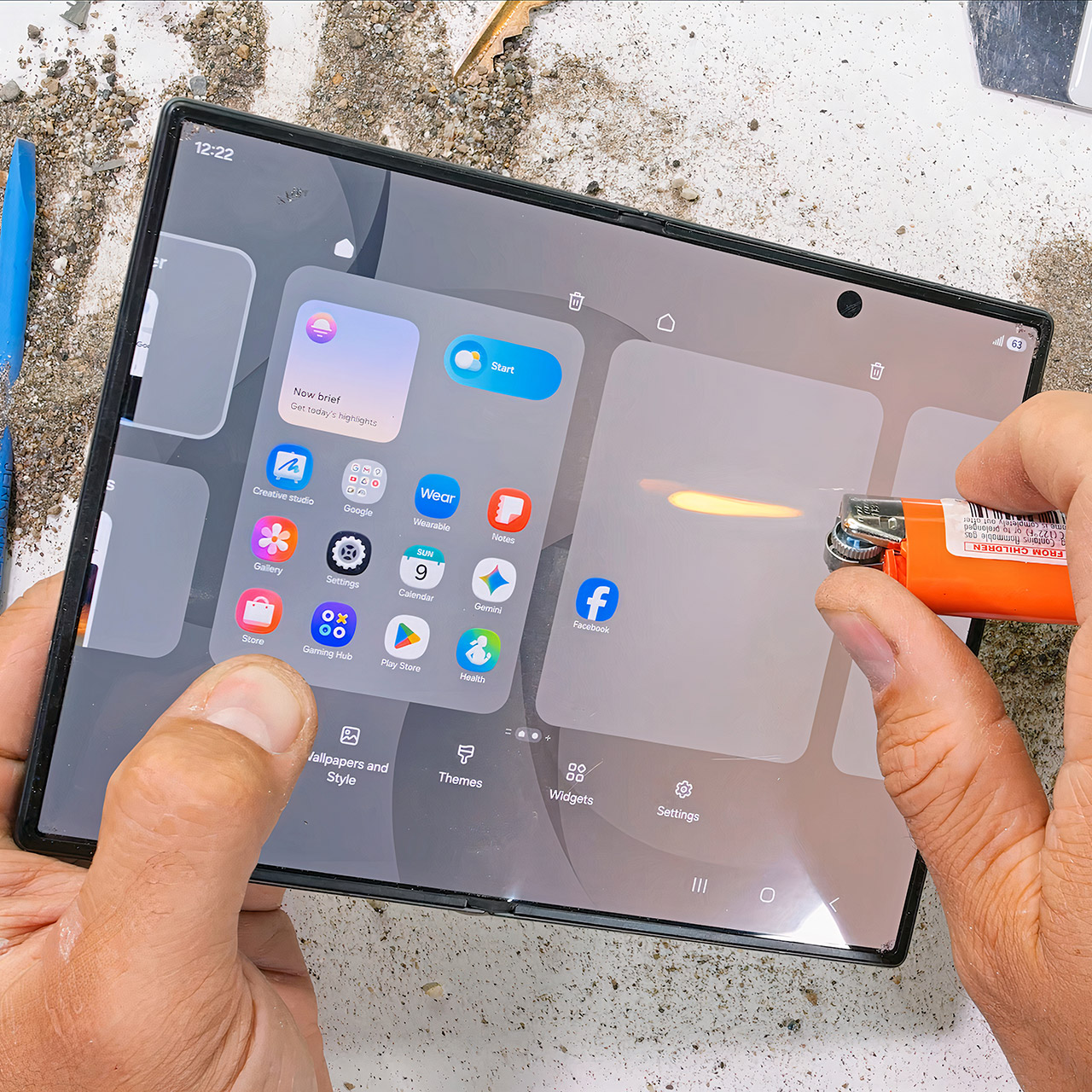 JerryRigEverything Samsung Galaxy Z Fold8 Durability Test