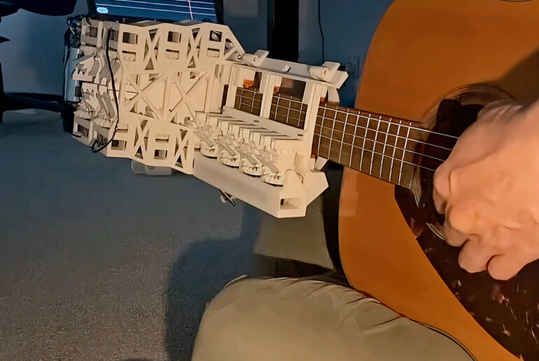 Guitar-Playing Robot MegCell Pulse