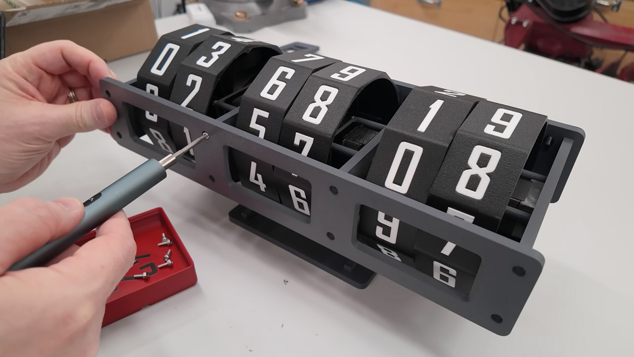 Electromechanical GPS Clock Aluminum