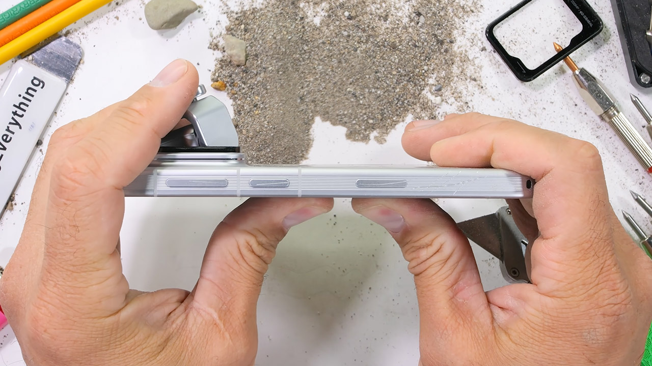 JerryRigEverything Honor Robot Phone Durability Test Teardown