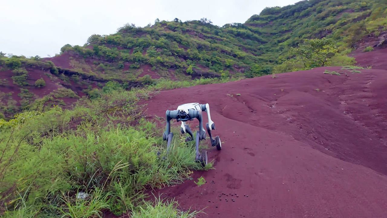 DEEP Robotics Lynx M20 Robot Red Desert