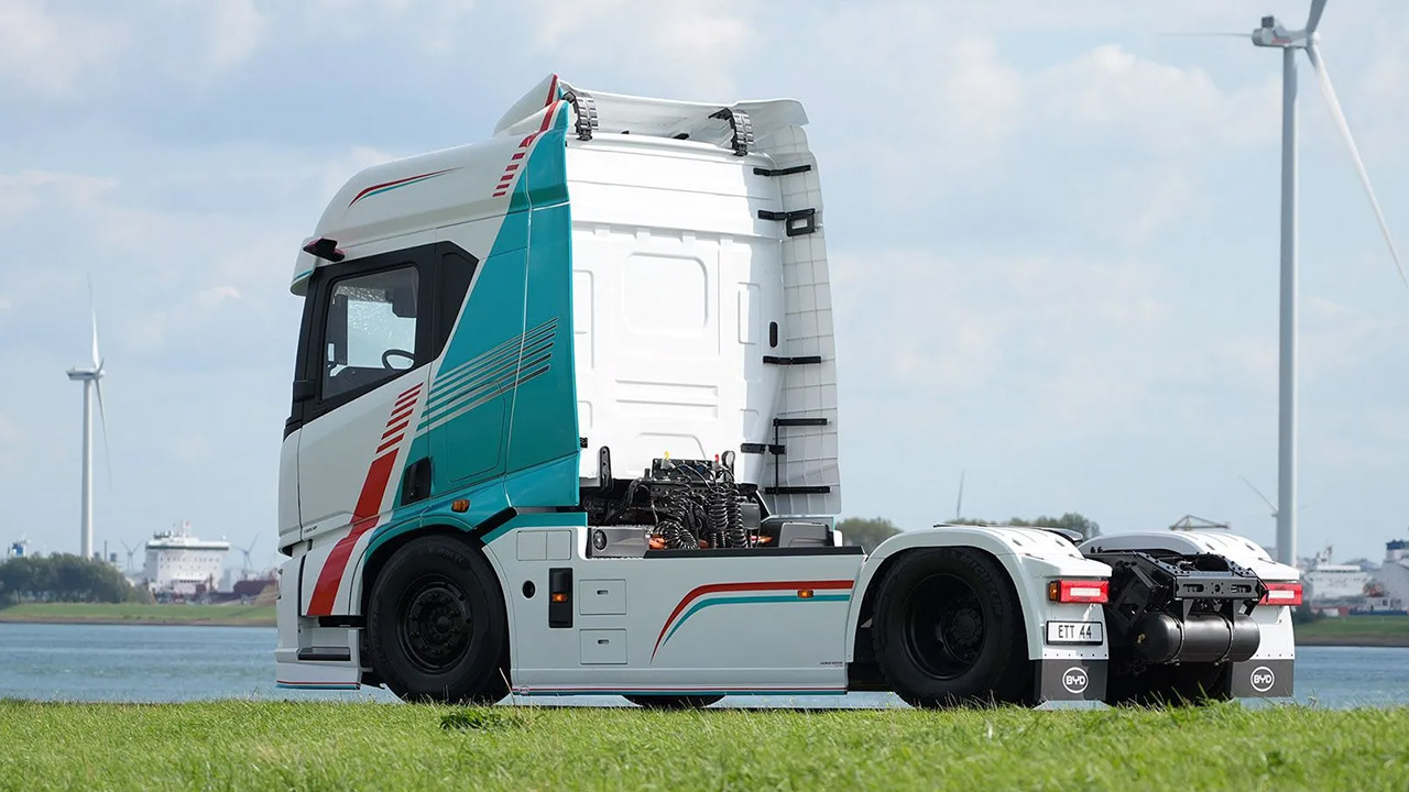 BYD ETT 44 Electric Semi Truck Tesla