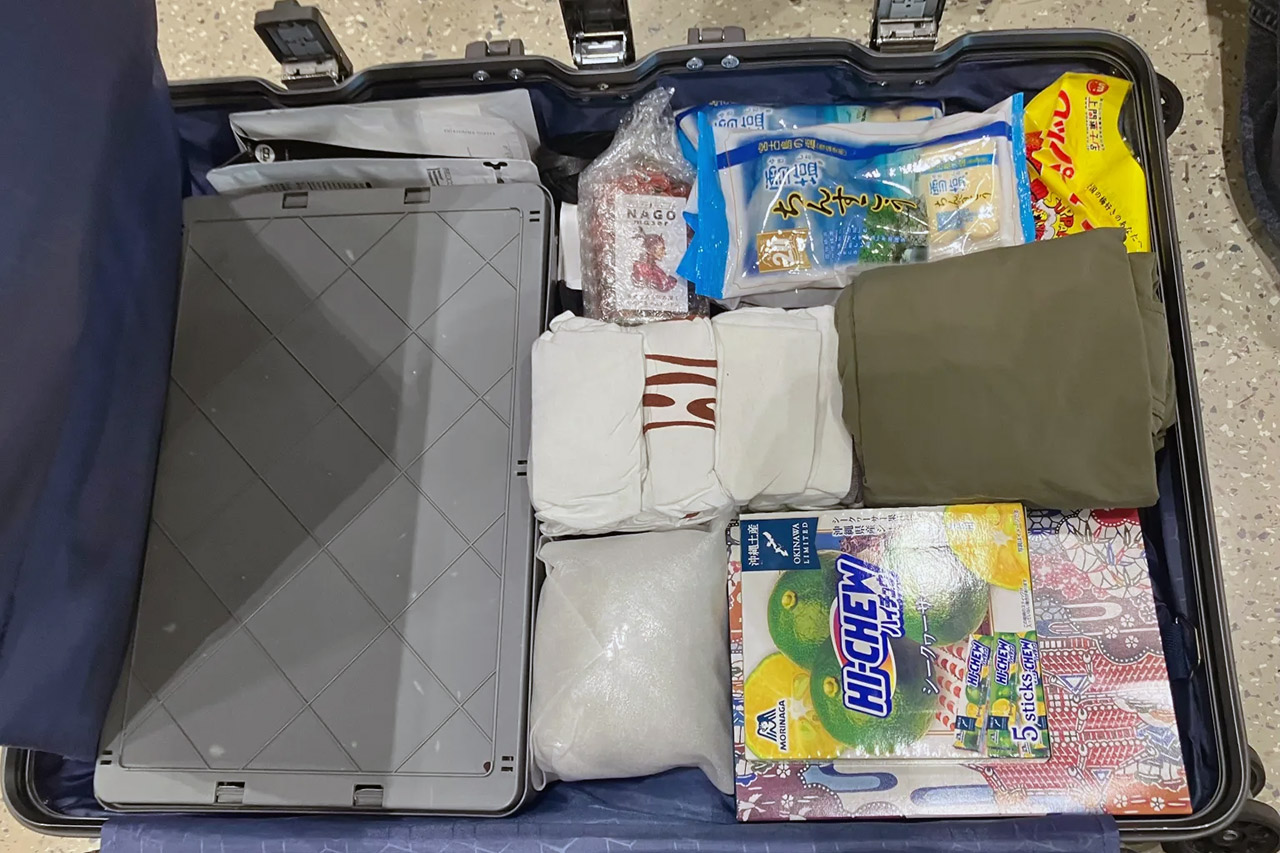 Japan Airport Pockets Tips Clothes Compression Machine