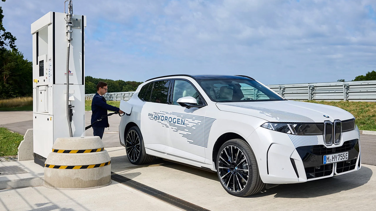 BMW iX5 Hydrogen Production Fuel Cell Test Drive