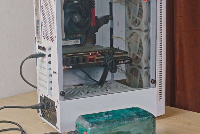 Gadget Industry DIY Homemade Power Station Bank Desktop PC