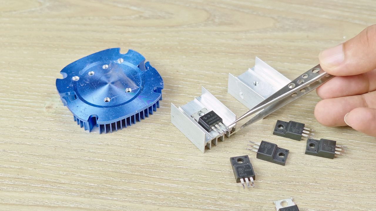 Gadget Industry DIY Homemade Power Station Bank Desktop PC
