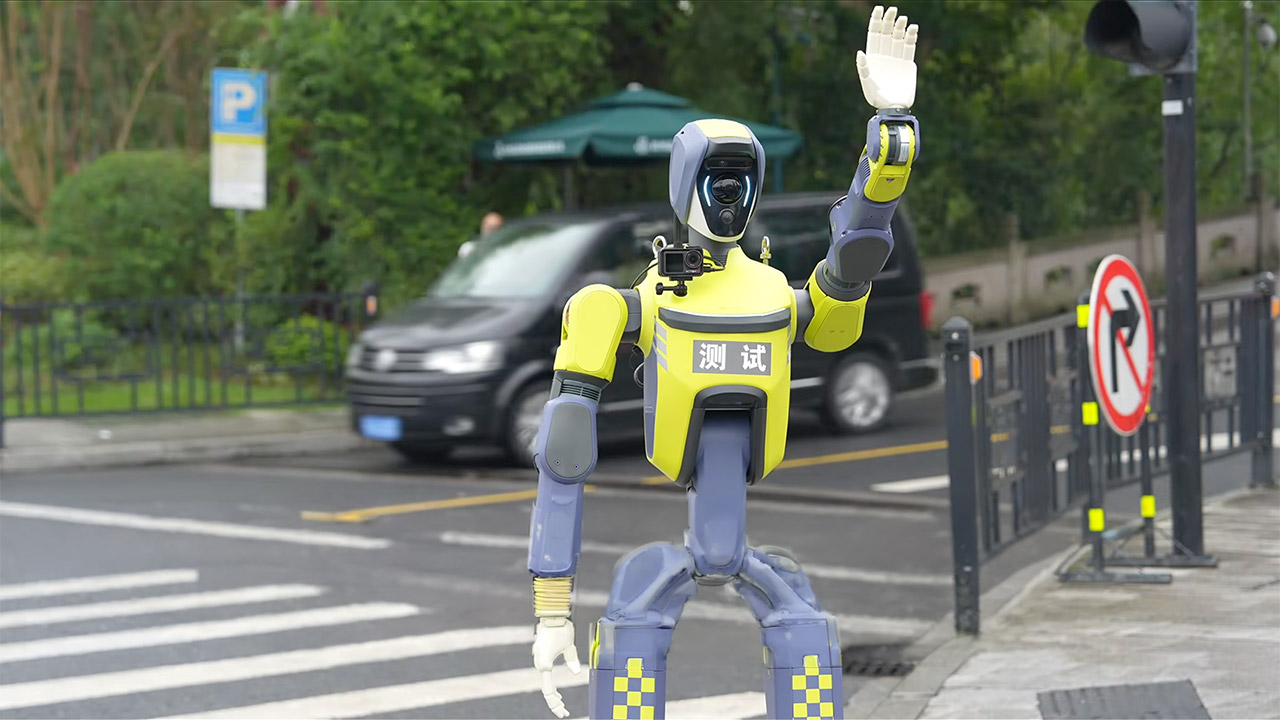 DEEP Robotics DR02 Humanoid Robot Traffic Officer