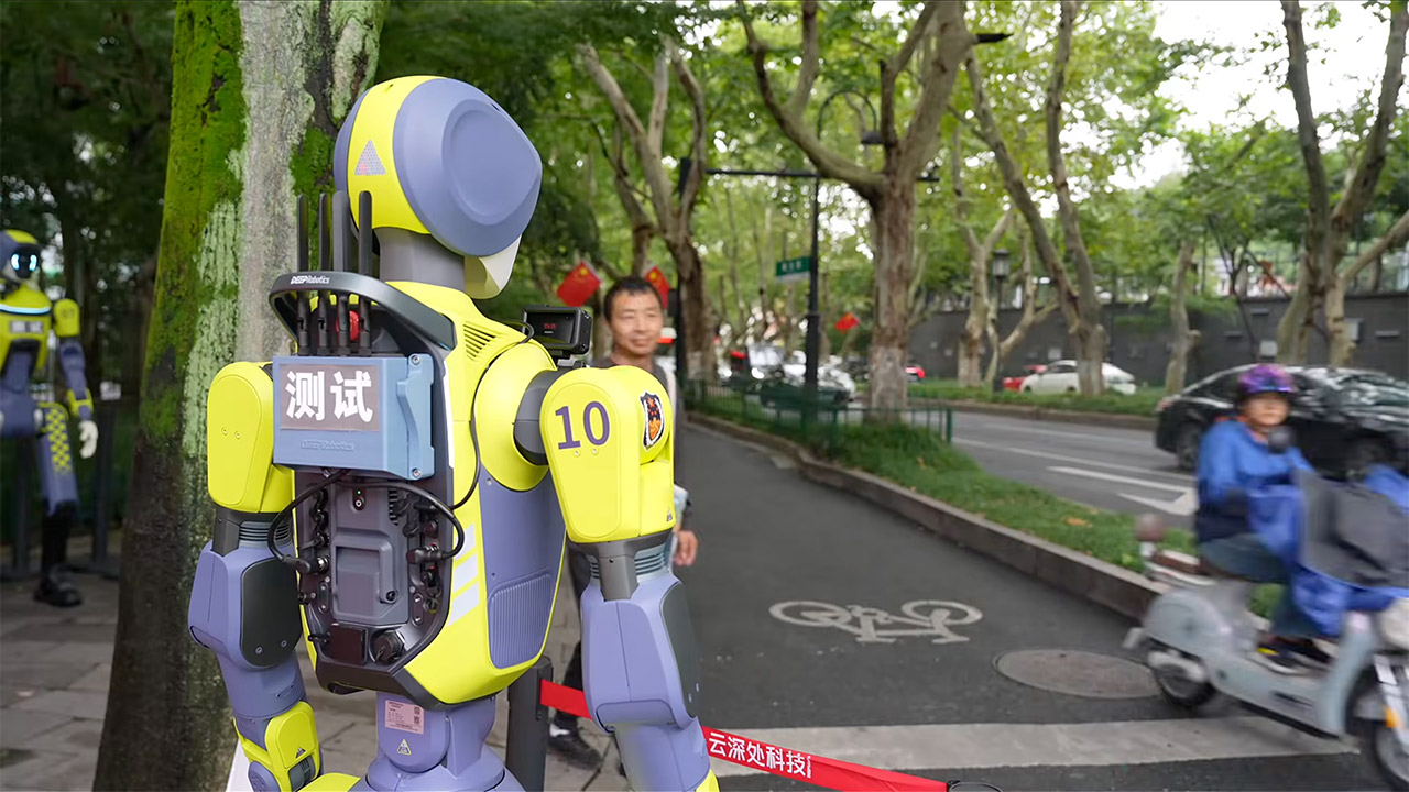 DEEP Robotics DR02 Humanoid Robot Traffic Officer