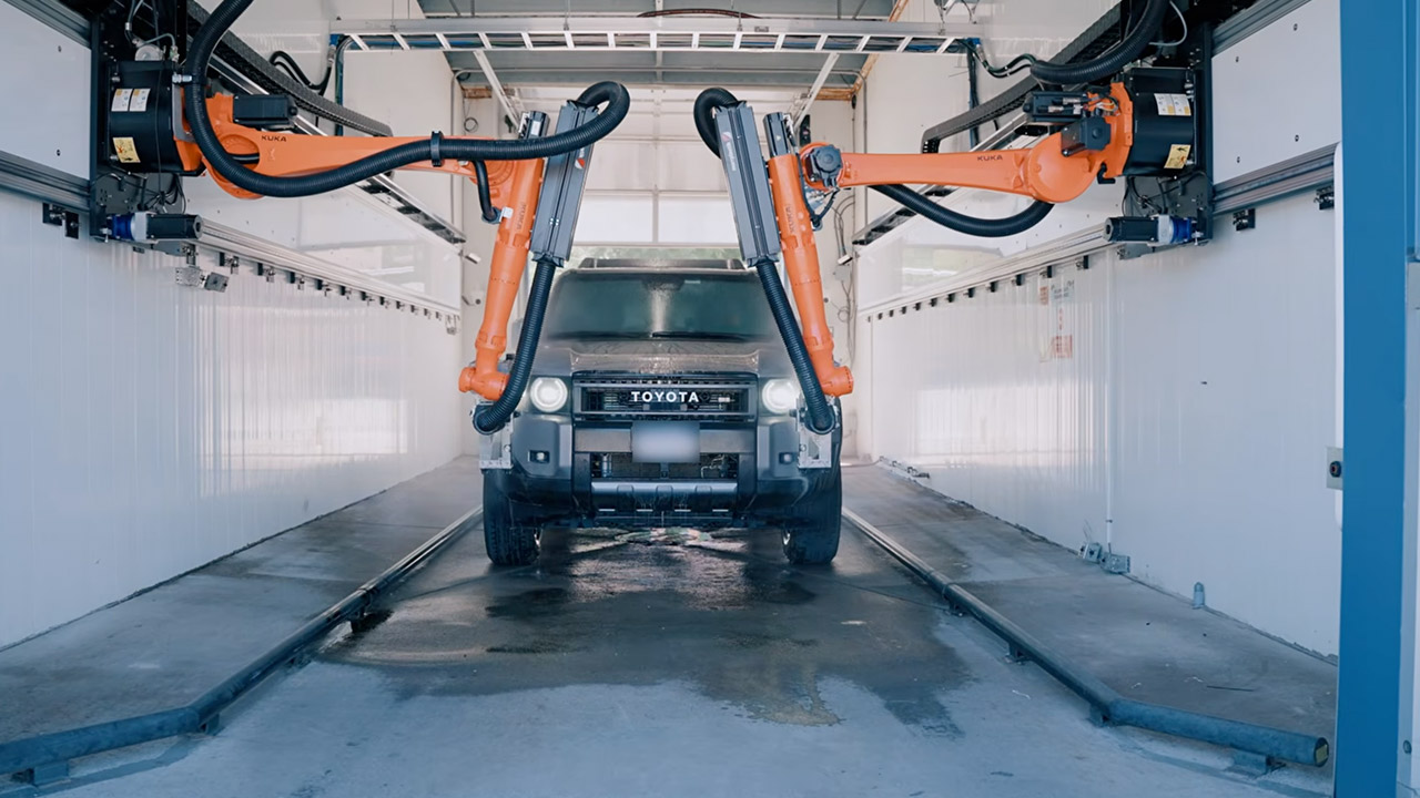 Kuka Robotics Robotic Arm Touchless Car Wash