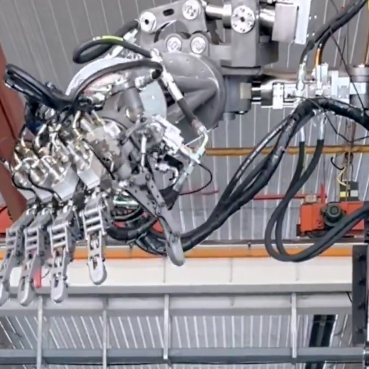 NeodraDynamics Neo1 13-Foot-Tall Robot