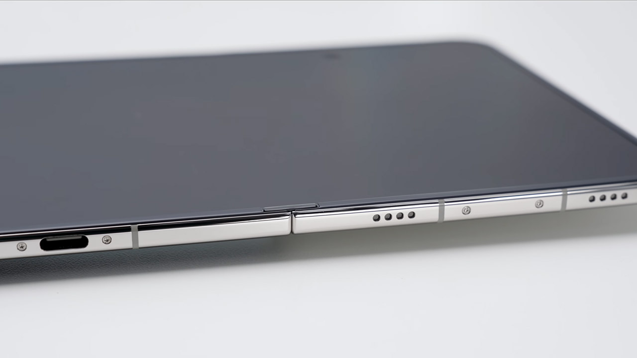 Apple iPhone Duo Crease Test