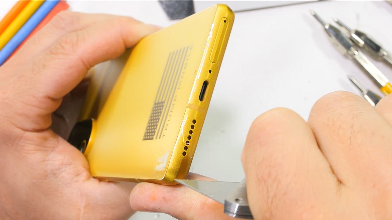 JerryRigEverything Trump Mobile T1 Smartphone Durability Test
